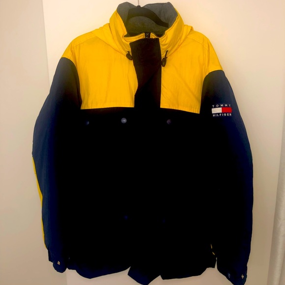 Tommy Hilfiger MENS vintage down jacket. - Picture 2 of 5